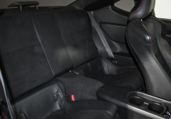 Подержанный автомобиль Subaru BRZ 2015 года (16 фото)