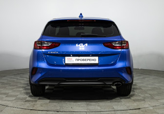 Подержанный автомобиль Kia Ceed Hatchback 2022 года (6 фото)
