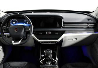 Подержанный автомобиль Hongqi HS5 2024 года (14 фото)