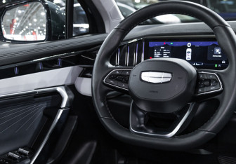 Подержанный автомобиль Geely Atlas 2024 года (12 фото)