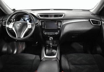 Подержанный автомобиль Nissan X-Trail 2015 года (11 фото)