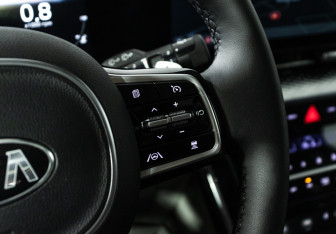 Подержанный автомобиль Kia Carnival 2021 года (28 фото)