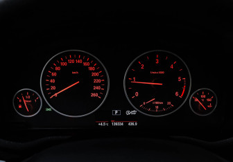 Подержанный автомобиль BMW X4 2017 года (35 фото)