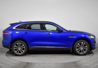 Подержанный автомобиль Jaguar F-Pace 2018 года (4 фото)