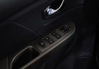 Подержанный автомобиль Renault Kaptur 2018 года (19 фото)