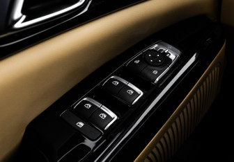 Подержанный автомобиль Kia Carnival 2022 года (21 фото)