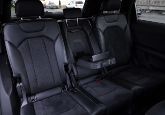 Подержанный автомобиль Audi Q7 2015 года (30 фото)