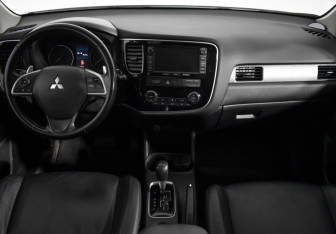 Подержанный автомобиль Mitsubishi Outlander 2013 года (20 фото)