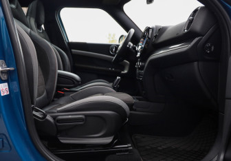 Подержанный автомобиль MINI Countryman 2021 года (30 фото)