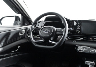 Подержанный автомобиль Hyundai Elantra Sedan 2023 года (19 фото)