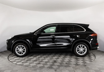Подержанный автомобиль Porsche Cayenne 2015 года (9 фото)