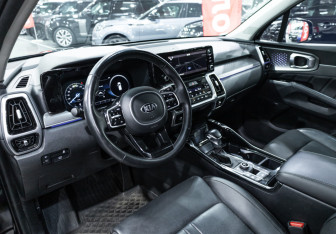 Подержанный автомобиль Kia Sorento 2021 года (14 фото)