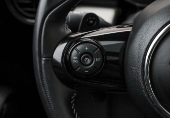 Подержанный автомобиль MINI Hatch 2019 года (15 фото)