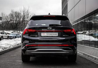 Подержанный автомобиль Hyundai Santa Fe 2022 года (6 фото)