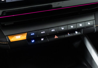 Подержанный автомобиль Changan UNI-V 2023 года (17 фото)