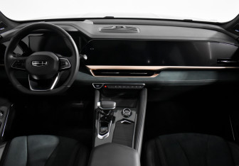 Подержанный автомобиль Geely Monjaro 2023 года (15 фото)