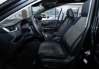 Новый Toyota RAV4 2025 (12 фото)