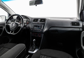 Подержанный автомобиль Volkswagen Polo Sedan 2016 года (9 фото)