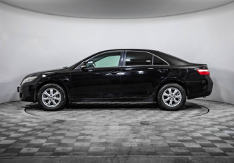 Подержанный автомобиль Toyota Camry Sedan 2011 года (8 фото)