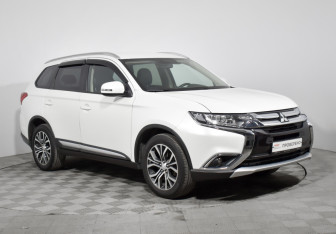 Подержанный автомобиль Mitsubishi Outlander 2017 года (3 фото)