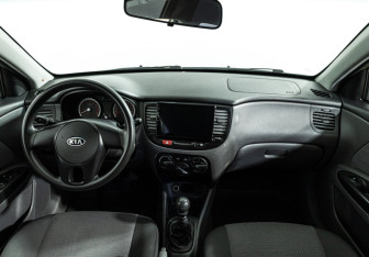 Подержанный автомобиль Kia Rio Hatchback 2011 года (13 фото)