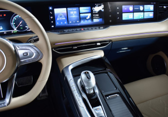 Подержанный автомобиль Voyah Free 2022 года (17 фото)