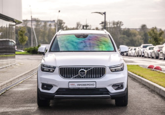 Подержанный автомобиль Volvo XC40 2021 года (4 фото)