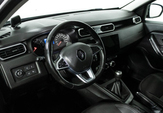 Подержанный автомобиль Renault Duster 2021 года (11 фото)