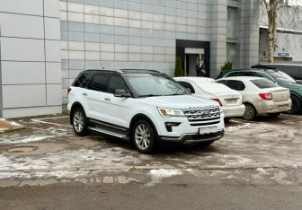Подержанный автомобиль Ford Explorer 2019 года (3 фото)