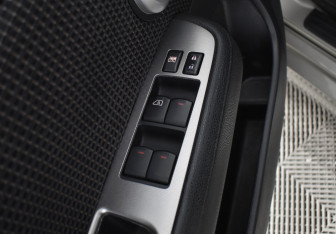 Подержанный автомобиль Nissan Tiida Hatchback 2013 года (18 фото)