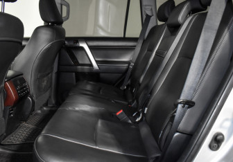 Подержанный автомобиль Toyota Land Cruiser Prado 2014 года (12 фото)