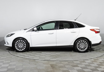 Подержанный автомобиль Ford Focus Sedan 2012 года (8 фото)