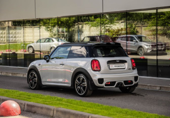 Подержанный автомобиль MINI Hatch 2020 года (8 фото)