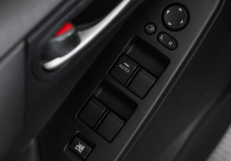 Подержанный автомобиль Mazda 3 Sedan 2011 года (19 фото)