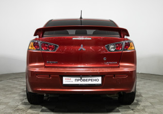 Подержанный автомобиль Mitsubishi Lancer Sedan 2012 года (6 фото)