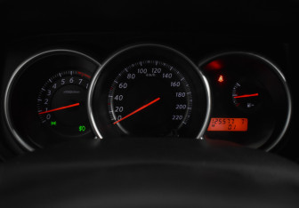 Подержанный автомобиль Nissan Tiida Hatchback 2013 года (21 фото)