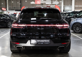 Подержанный автомобиль Porsche Macan 2020 года (10 фото)