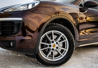 Подержанный автомобиль Porsche Cayenne 2015 года (3 фото)
