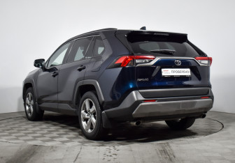 Подержанный автомобиль Toyota RAV4 2019 года (7 фото)