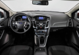 Подержанный автомобиль Ford Focus Hatchback 2011 года (10 фото)
