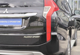Подержанный автомобиль Mitsubishi Pajero Sport 2017 года (7 фото)