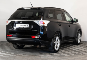 Подержанный автомобиль Mitsubishi Outlander 2012 года (5 фото)