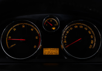 Подержанный автомобиль Opel Antara 2008 года (23 фото)