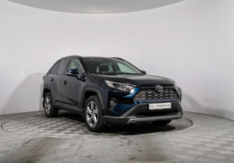 Подержанный автомобиль Toyota RAV4 2019 года (3 фото)