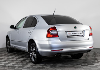 Подержанный автомобиль Skoda Octavia Liftback 2011 года (7 фото)