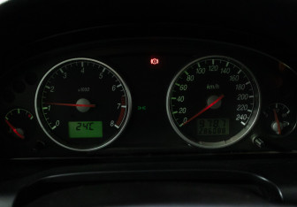 Подержанный автомобиль Ford Mondeo Liftback 2002 года (11 фото)