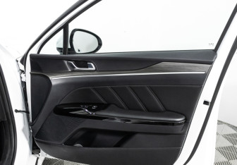 Подержанный автомобиль Kia K5 2022 года (29 фото)