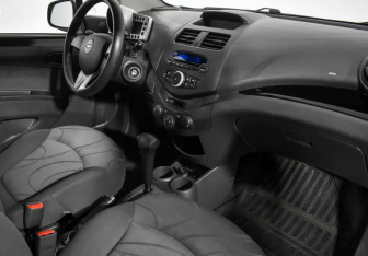 Подержанный автомобиль Chevrolet Spark 2012 года (13 фото)