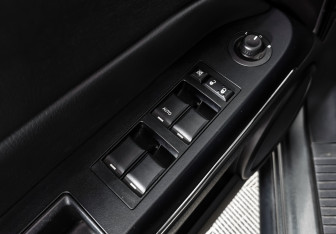 Подержанный автомобиль Jeep Compass 2012 года (10 фото)