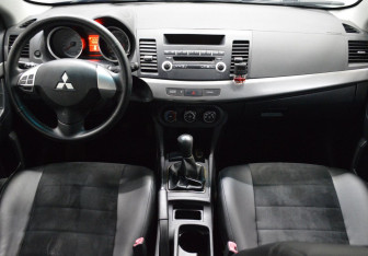 Подержанный автомобиль Mitsubishi Lancer Sedan 2008 года (14 фото)